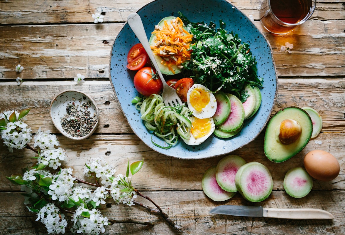 Nutritionist consulting with balanced meal planning